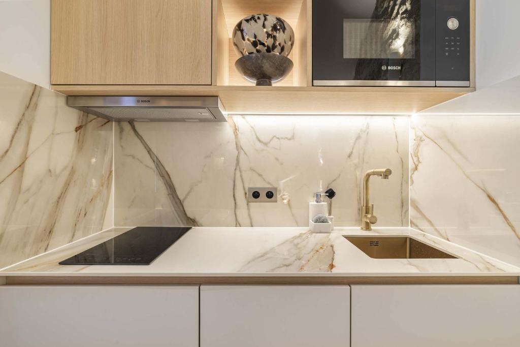 Historical apartment in the heart of Paris -8 - 4