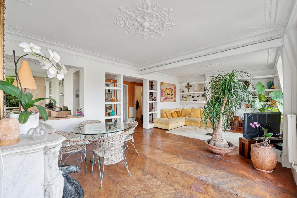 Grand Appartement Haussmannien au Cœur de Paris - 3