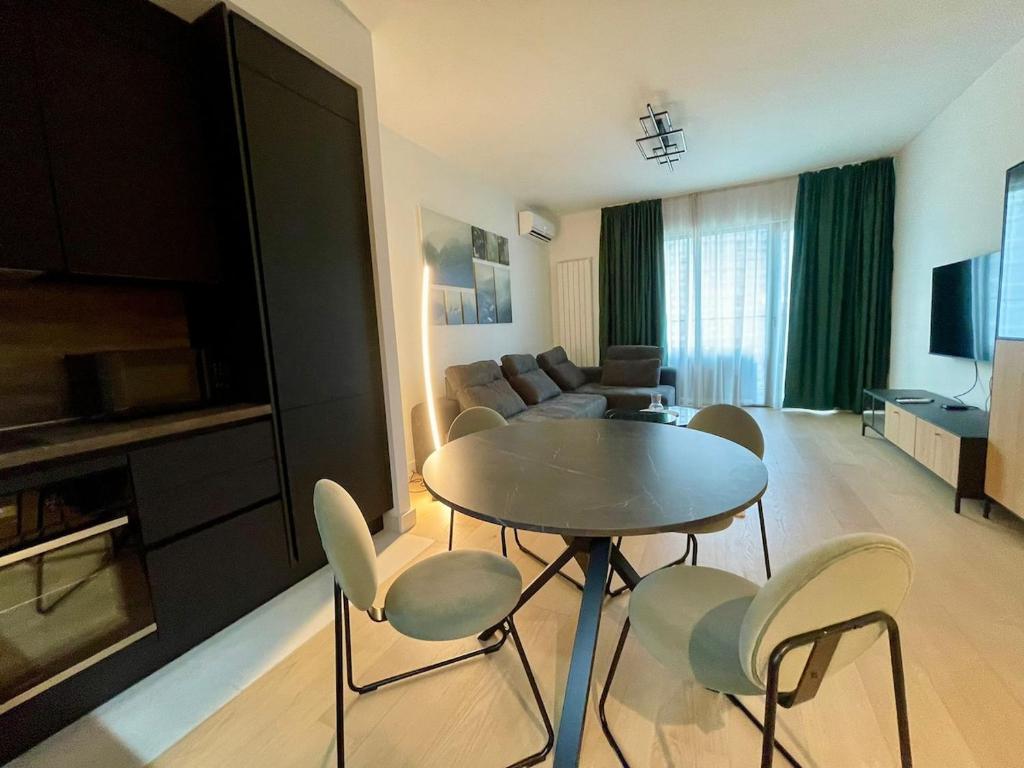 Urban Pearl 1BR at BW - 2