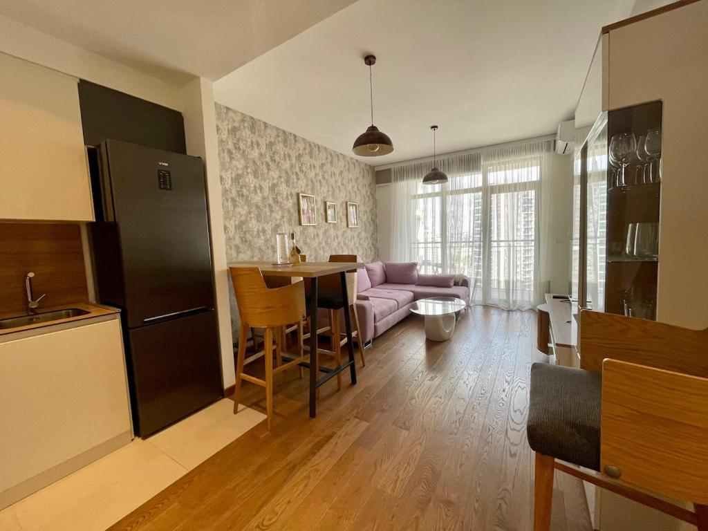 Romantic One Bedroom Home at BW-City and Park View - 4