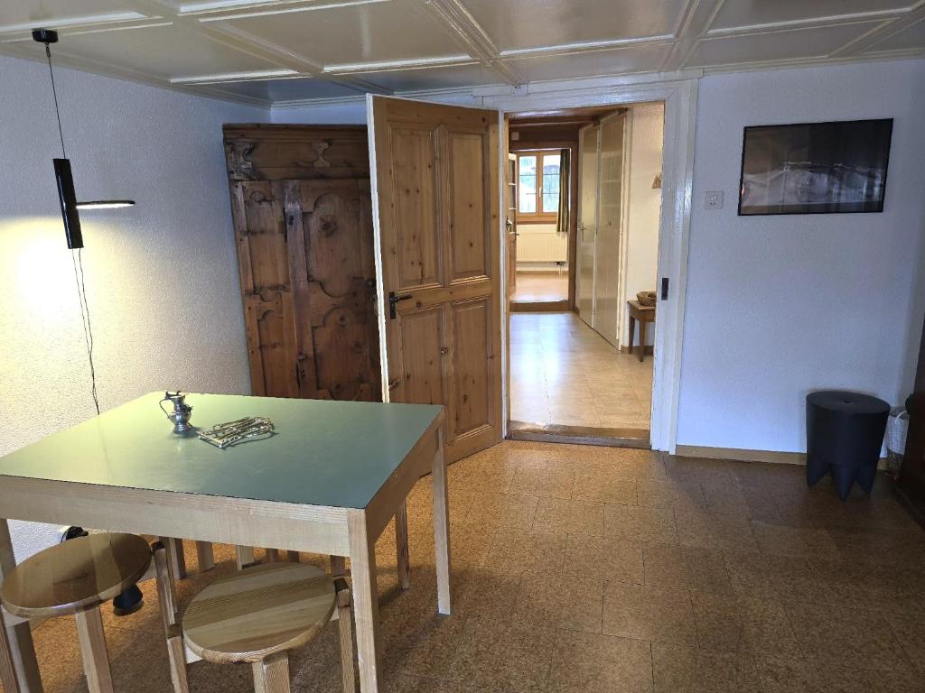 Heimatkunst 02, klassisches Walliser Chalet, teilrenoviert, zentral - 2