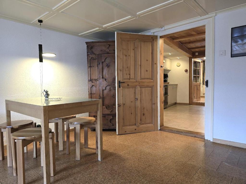 Heimatkunst 02, klassisches Walliser Chalet, teilrenoviert, zentral - 4