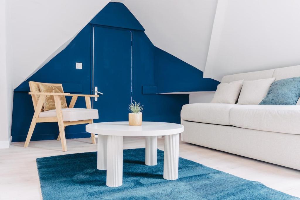 Le Bleu Urbain Logement Chic en Centre-Ville - 2
