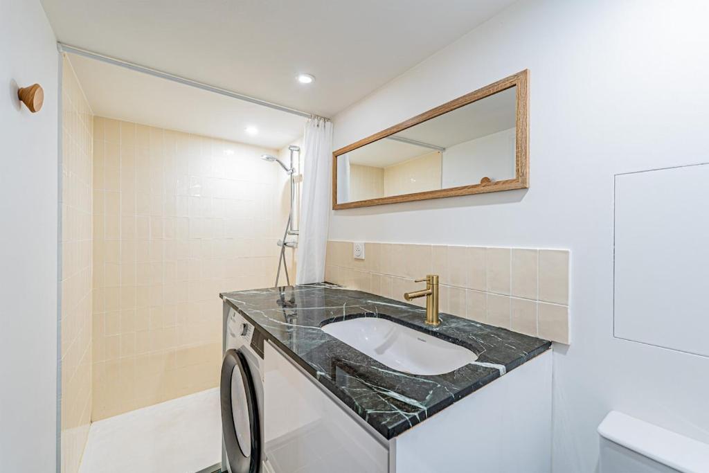 Cozy flat with 2 bedrooms in Saint Germain des Prés - up to 6 people - 5