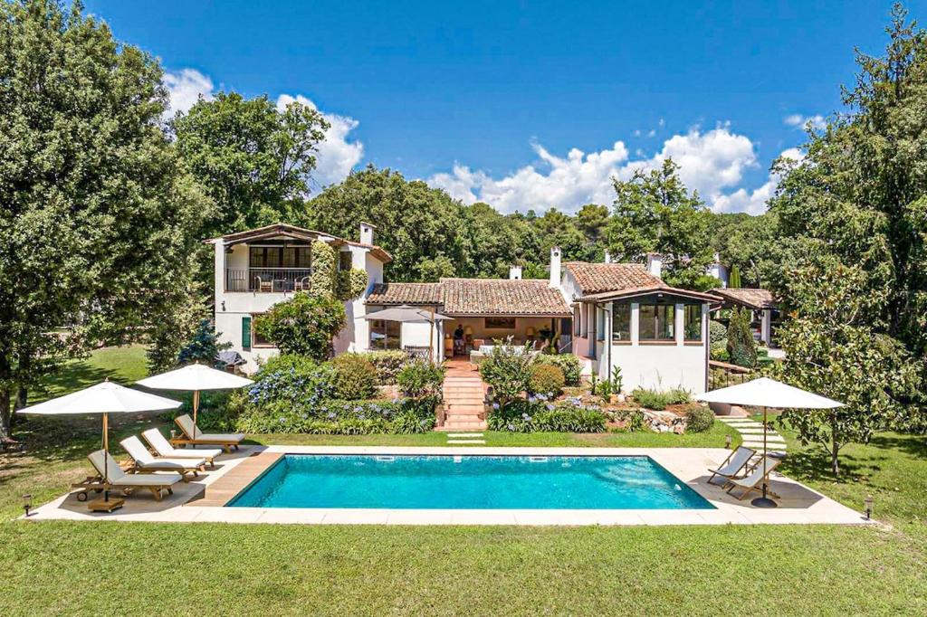 Superbe villa de 5 suites, climatisation, piscine, tennis, hauteurs de St Paul - 1