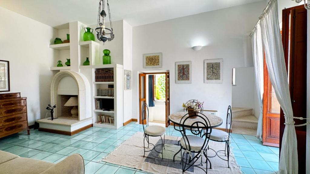 Casa Filippo - Authentic Historic Seafront Home with Terrace in Otranto City Center - Marea Stays Collection - 4