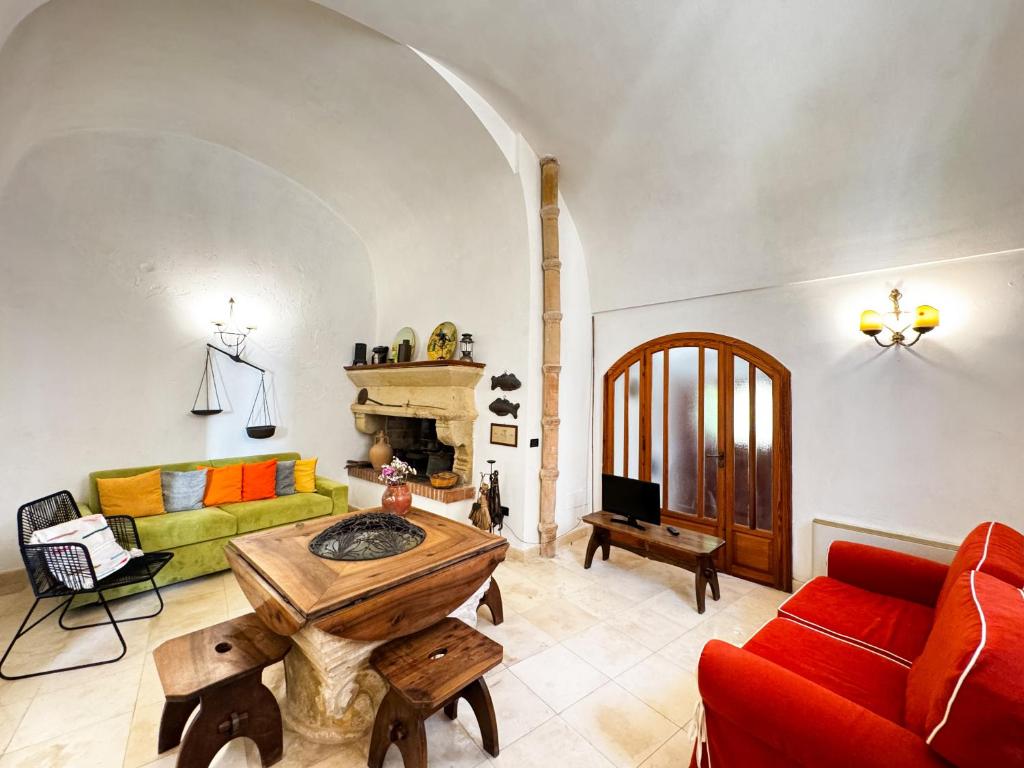 Casa Filippo - Authentic Historic Seafront Home with Terrace in Otranto City Center - Marea Stays Collection - 5