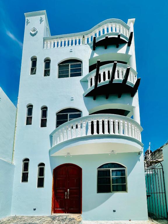 Spacious 3-story private house with ocean view - 2