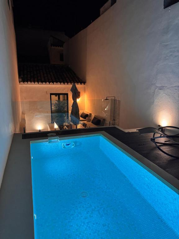 Unique Townhouse with rooftop pool - 2