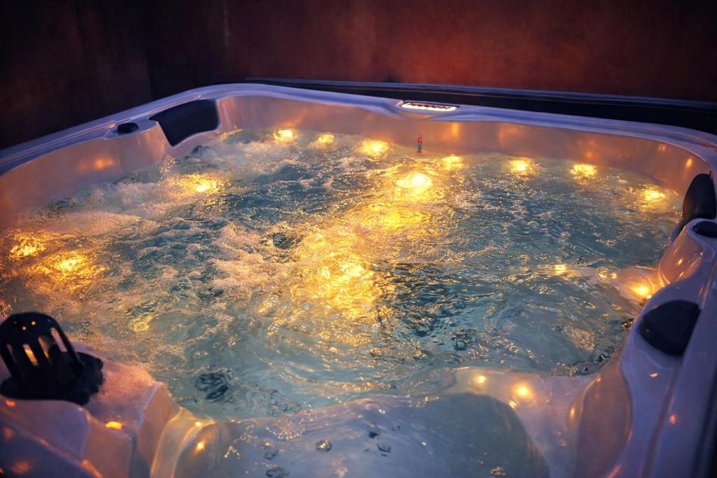 Love Room Jacuzzi Privatif à Martigues - 1