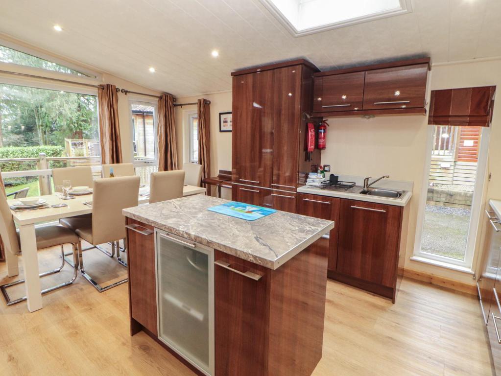 Beech Hill Lodge, Fallbarrow Park photo 4