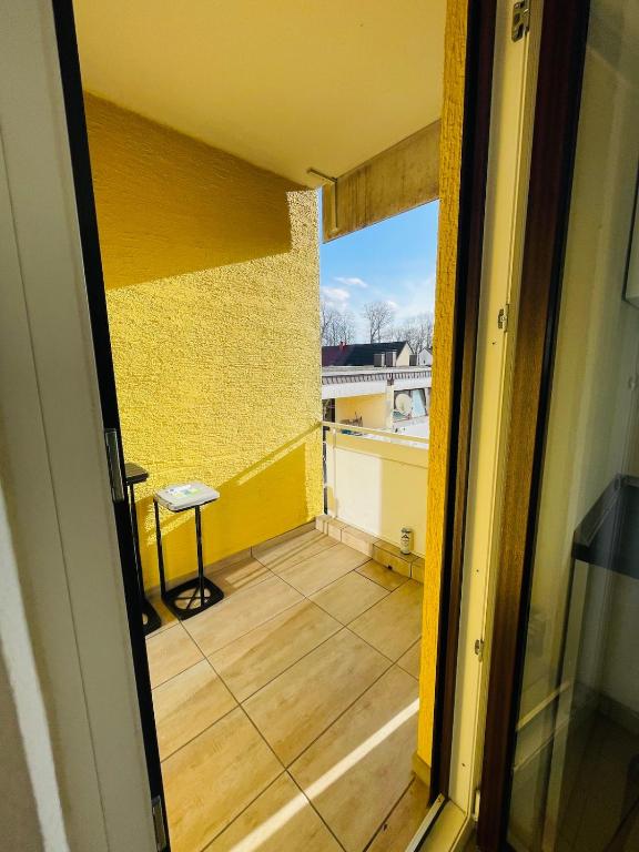 Modern 2-Room Apartment with Free Parking and Balcony