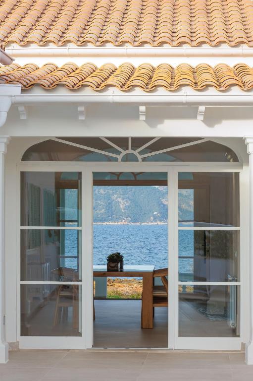 Veles Dos, villa con piscina frente al mar - 2