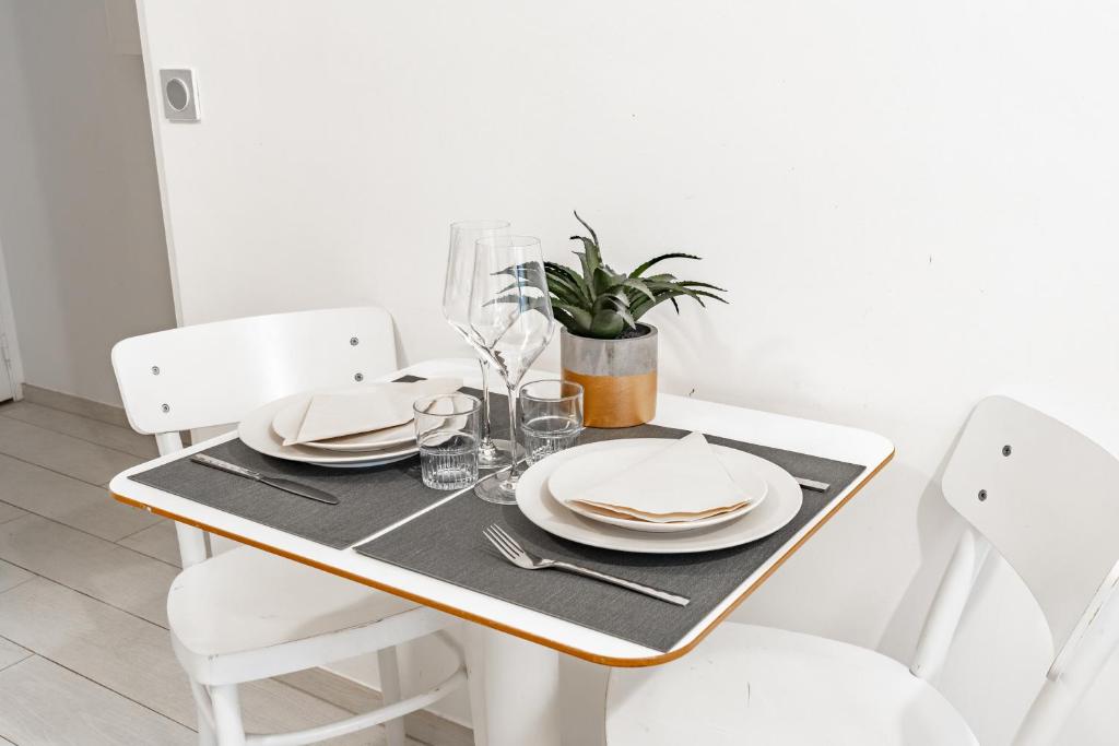 Charming & Cozy Apartment Near the Eiffel Tower - 5