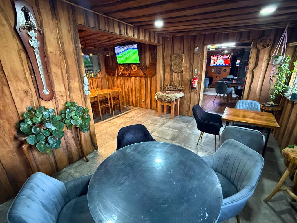 Hostal a una cuadra del Mall con desayuno incluido, aire acondicionado y estacionamiento - 2