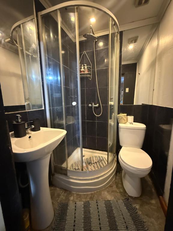 Hostal a una cuadra del Mall con desayuno incluido, aire acondicionado y estacionamiento - 5