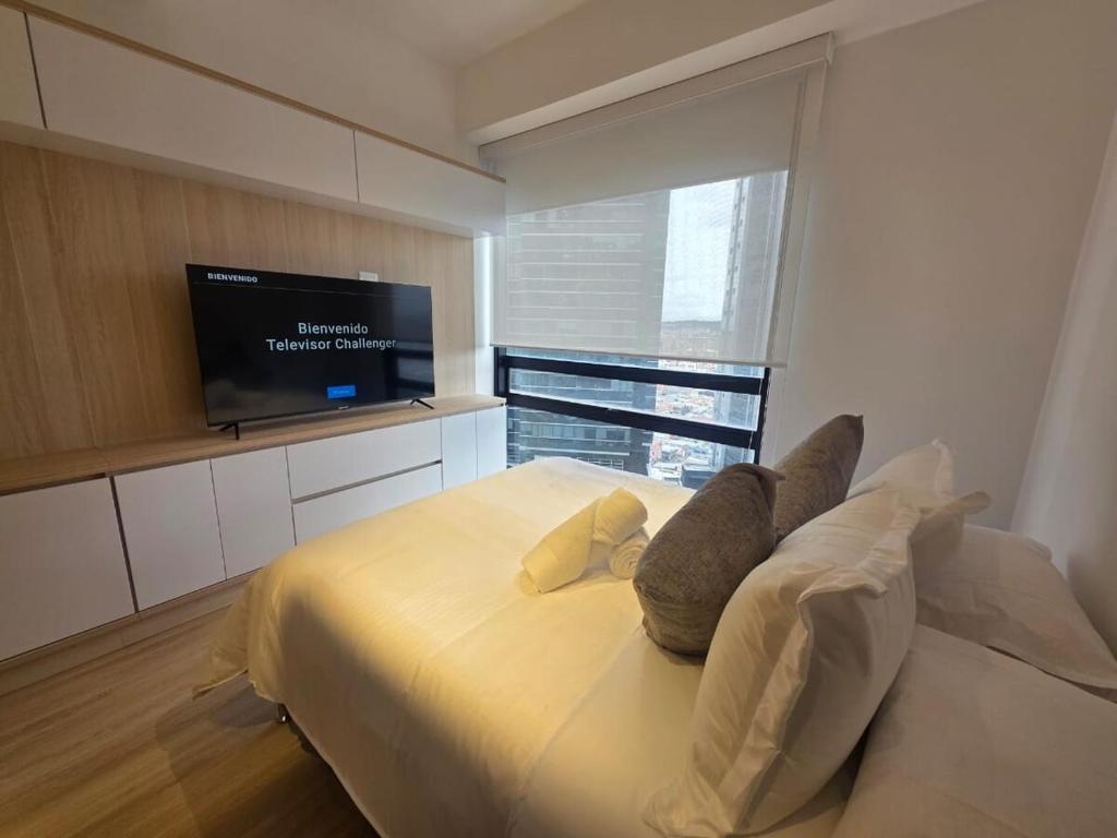406 Moderno Loft North Point Studios II - 5