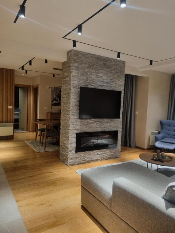 Royal Garden Luxury Spa Apartment with Sauna and Jacuzzi - 5