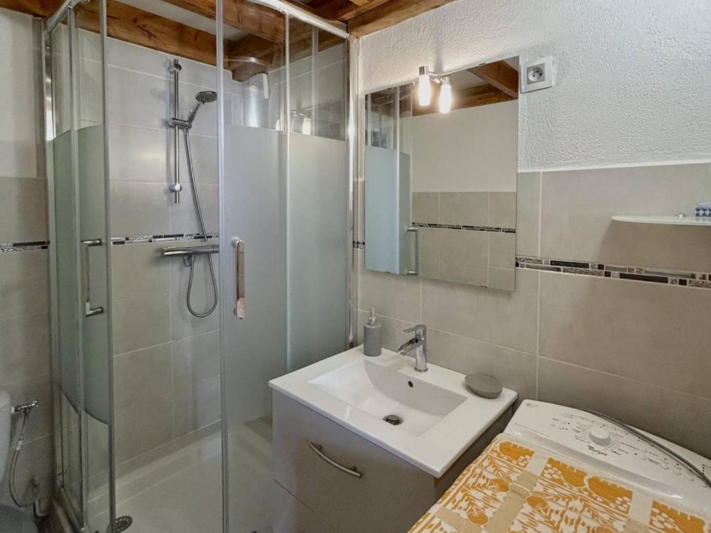 Appartement T2 climatisé avec mezzanine, loggia et accès direct à la plage - FR-1-529-26 - 2