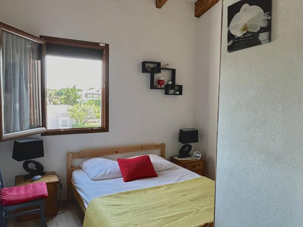 Appartement T2 climatisé avec mezzanine, loggia et accès direct à la plage - FR-1-529-26 - 3