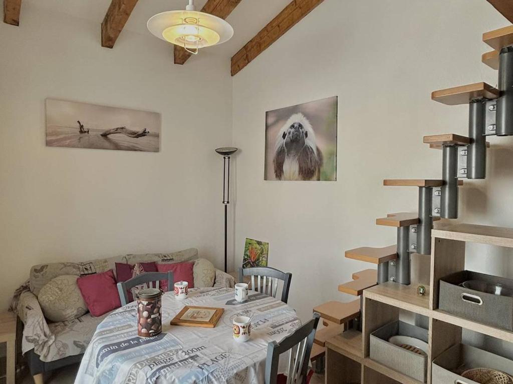 Appartement T2 climatisé avec mezzanine, loggia et accès direct à la plage - FR-1-529-26 - 4