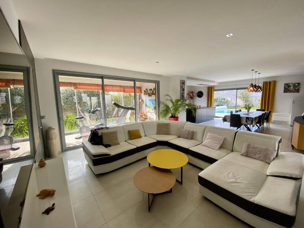 Villa Contemporaine avec Piscine Privée et Climatisation à 15min Plages - FR-1-529-251 - 4