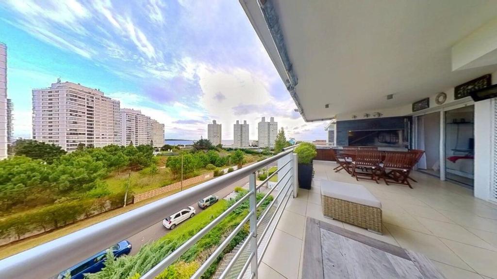 Espectacular apartamento en Parada 19 Playa Mansa 3 Dormitorios - 3