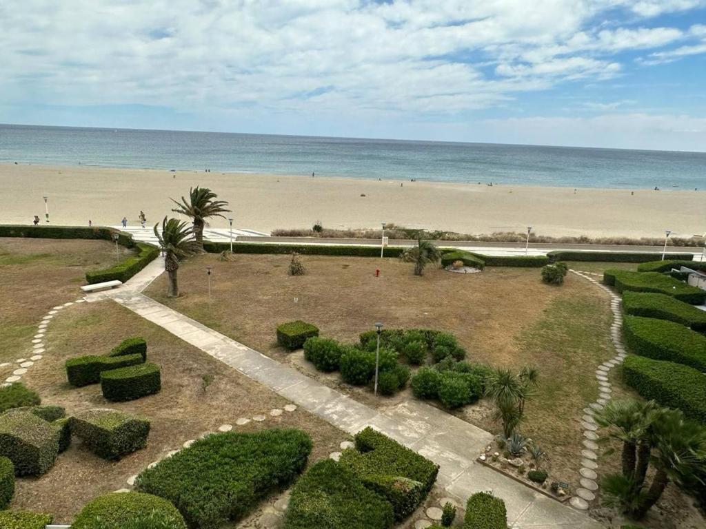 Appartement moderne avec climatisation, balcon et parking - FR-1-696-63 - 1
