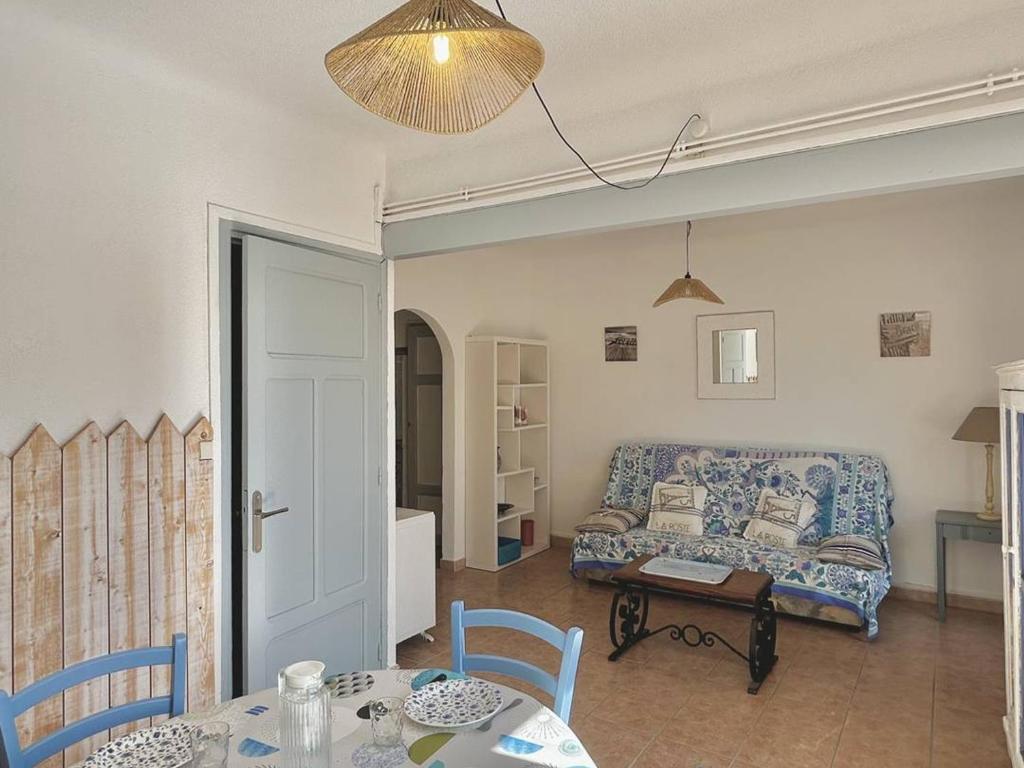 Maison de village cosy près de la plage, 2 chambres, terrasse, parking gratis, BBQ, Wi-Fi optionnel - FR-1-529-286 - 2