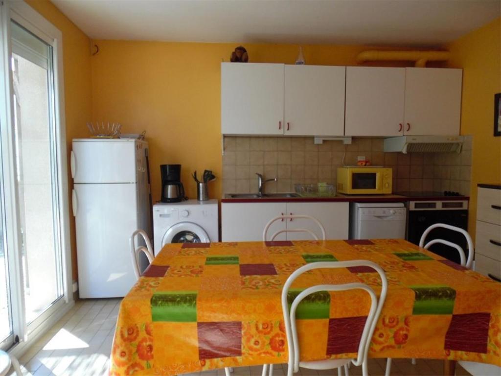 Charmant deux-pièces avec terrasse près de la plage, parking sécurisé - FR-1-696-108 - 2