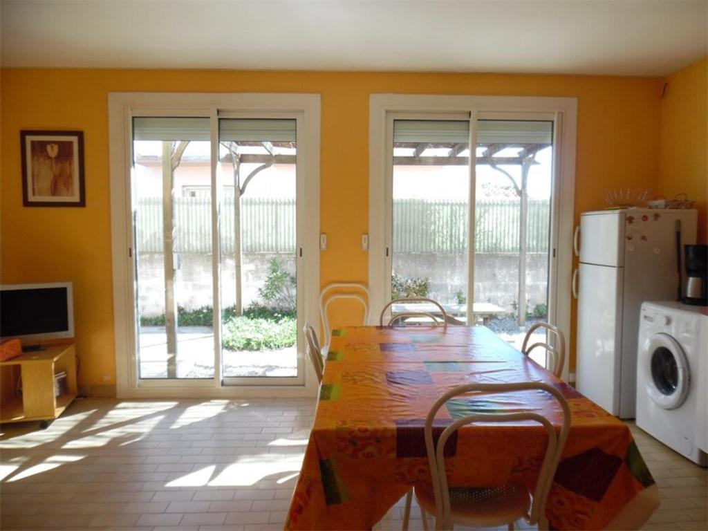 Charmant deux-pièces avec terrasse près de la plage, parking sécurisé - FR-1-696-108 - 3