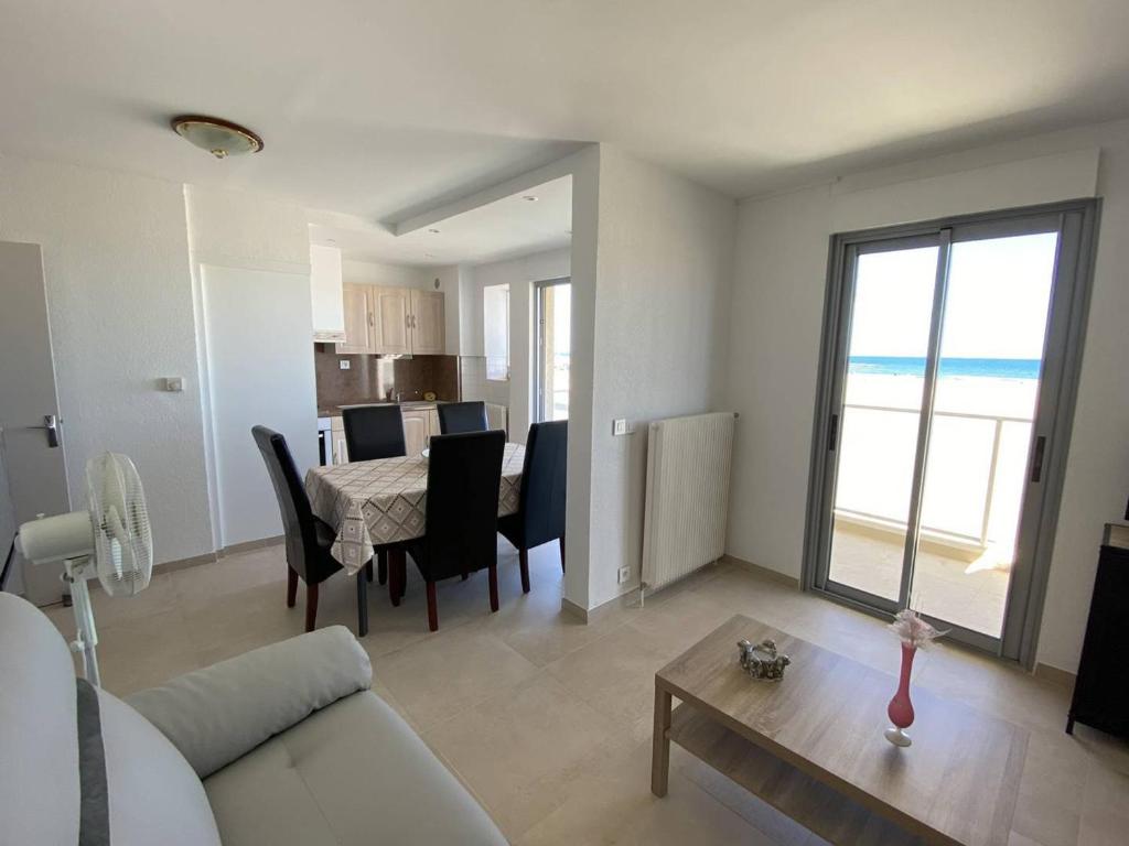 T3 bord de mer rénové, loggia, parking privé - FR-1-696-129 - 3