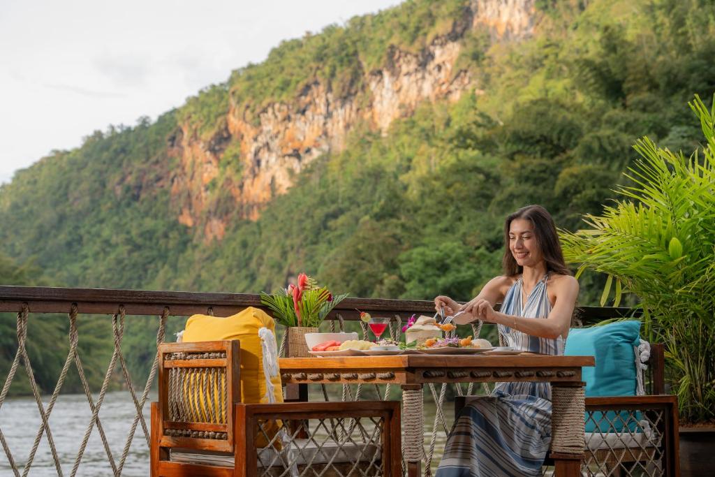 อาหารและเครื่องดื่ม