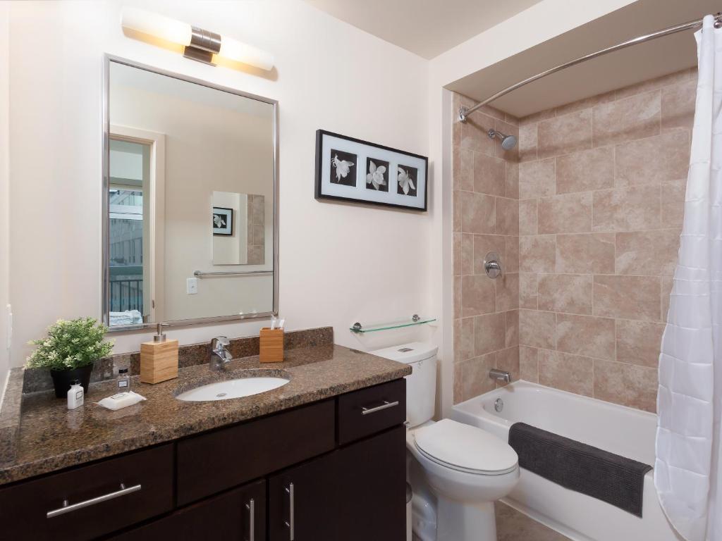 Fantastic Philly Fully Furnished Apartments photo