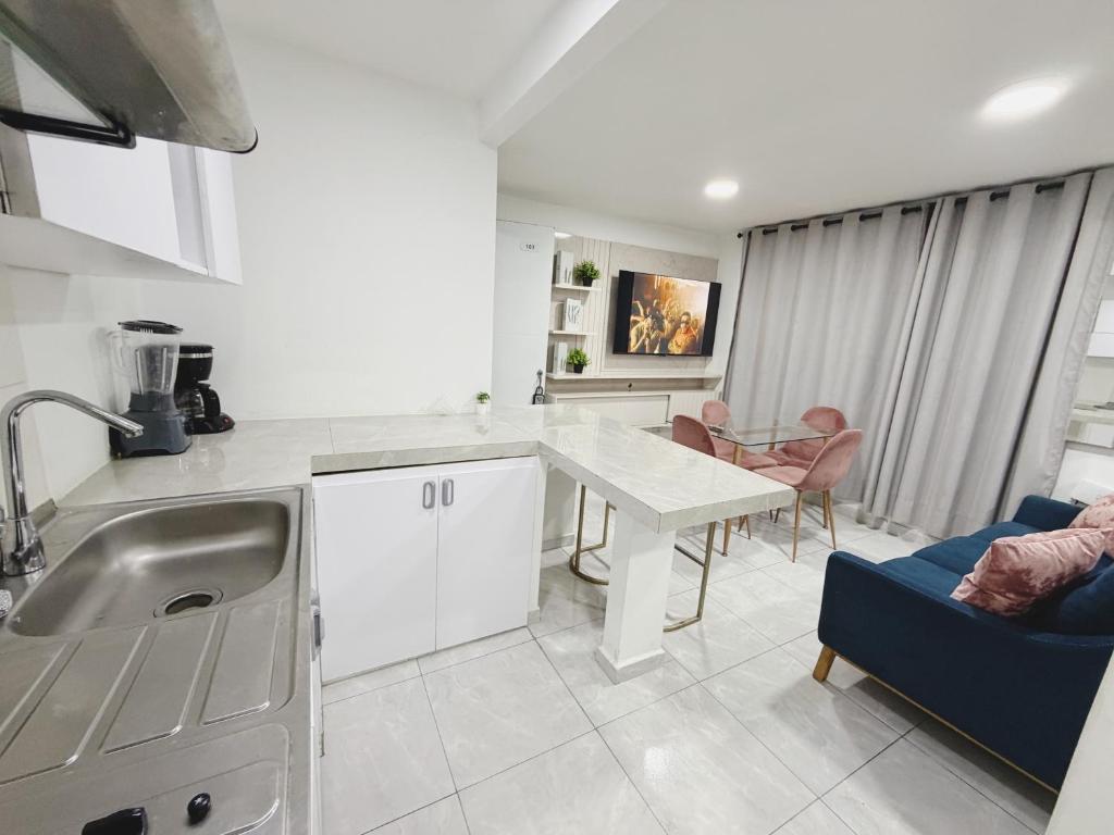 Moderno al norte, Full equipado, Primer piso ,2Aires 6 camas con Patio - 4