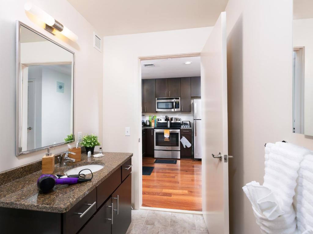 Fantastic Philly Fully Furnished Apartments photo