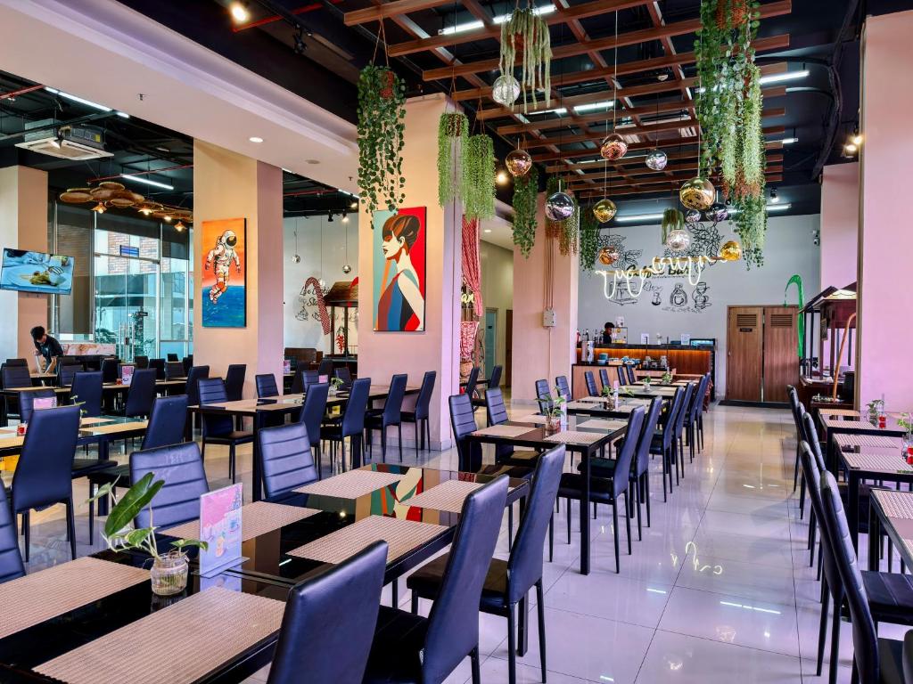 Restaurant, Horison Suite & Residences Iswara Bekasi in Bekasi