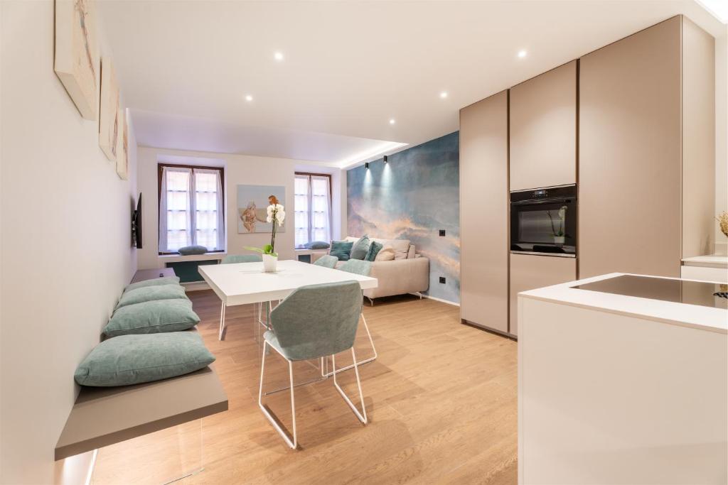 Casa Smeraldo - Elegant Living in Riva Old Town - 4