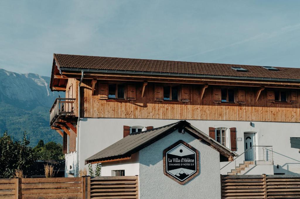 La Villa d'Hélène Chambre d'hôtes BnB - Cluses - Parking Voiture - Moto - Vélo - 2