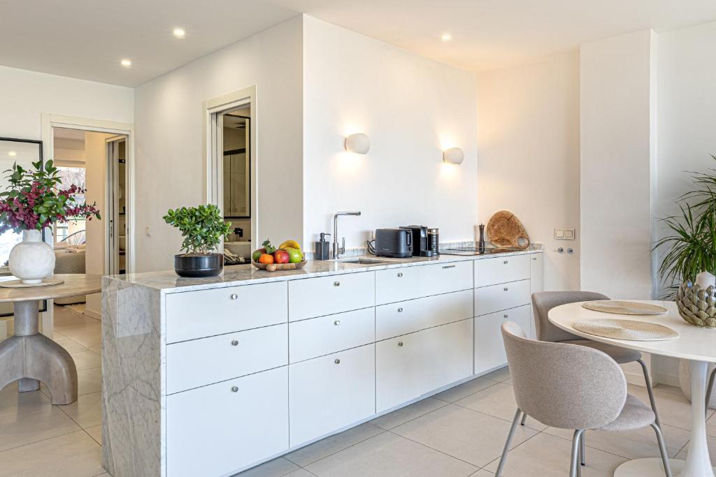 Panoramic La Concha Views, Stylish 3BR, 5 min to Banús - 4