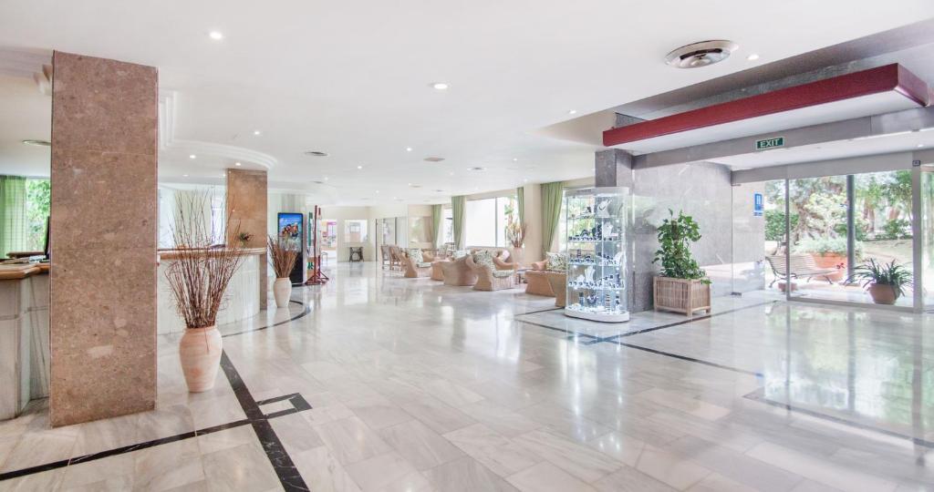 Globales Maioris — Hotel building in Maioris Decima, Balearic Islands