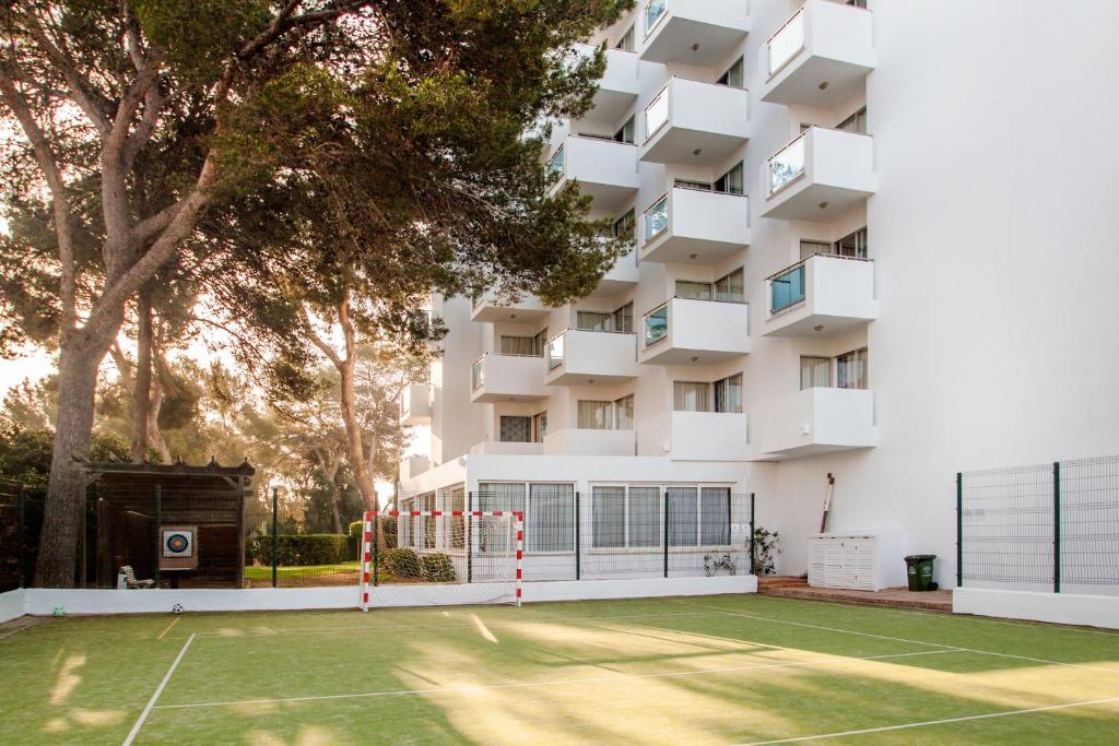 Globales Maioris — Hotel building in Maioris Decima, Balearic Islands
