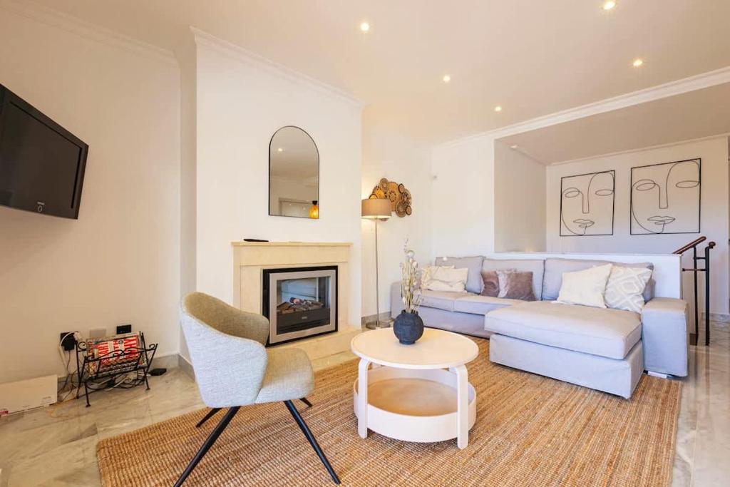 Spacious Apartment Near Puerto Banus - 1