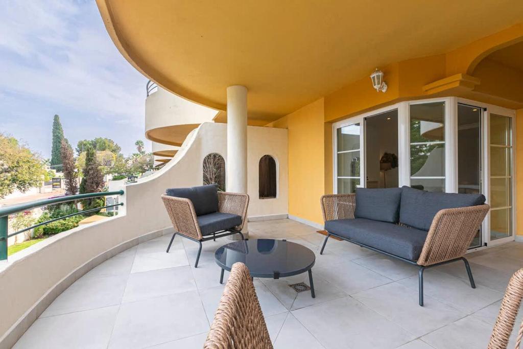 Spacious Apartment Near Puerto Banus - 4