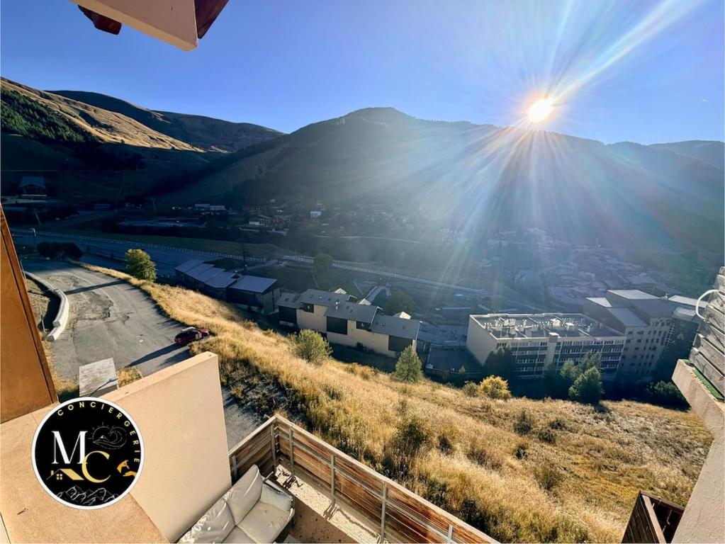 Spacious Modern Duplex Sunny View Ski & Hikes D52 - 4