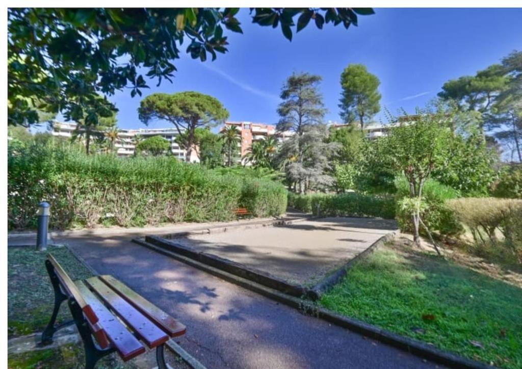 2pieces appartement avec jardin piscine et tennis à Cannes La Bocca - 3