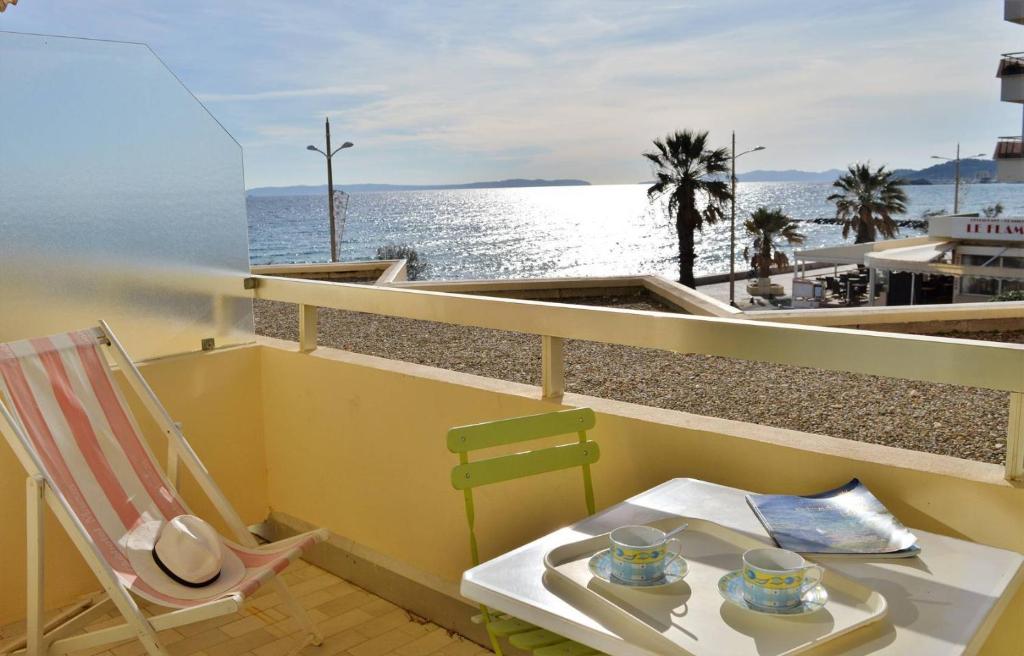 LV360-307 Studio VUE MER 4 couchages LE LAVANDOU - 3