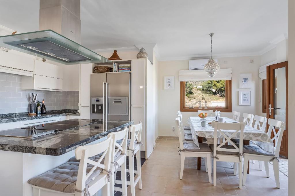 Dream Stay! 15 Guests, Big Pool with Heating Option at Extra Cost, Sea view! - 3