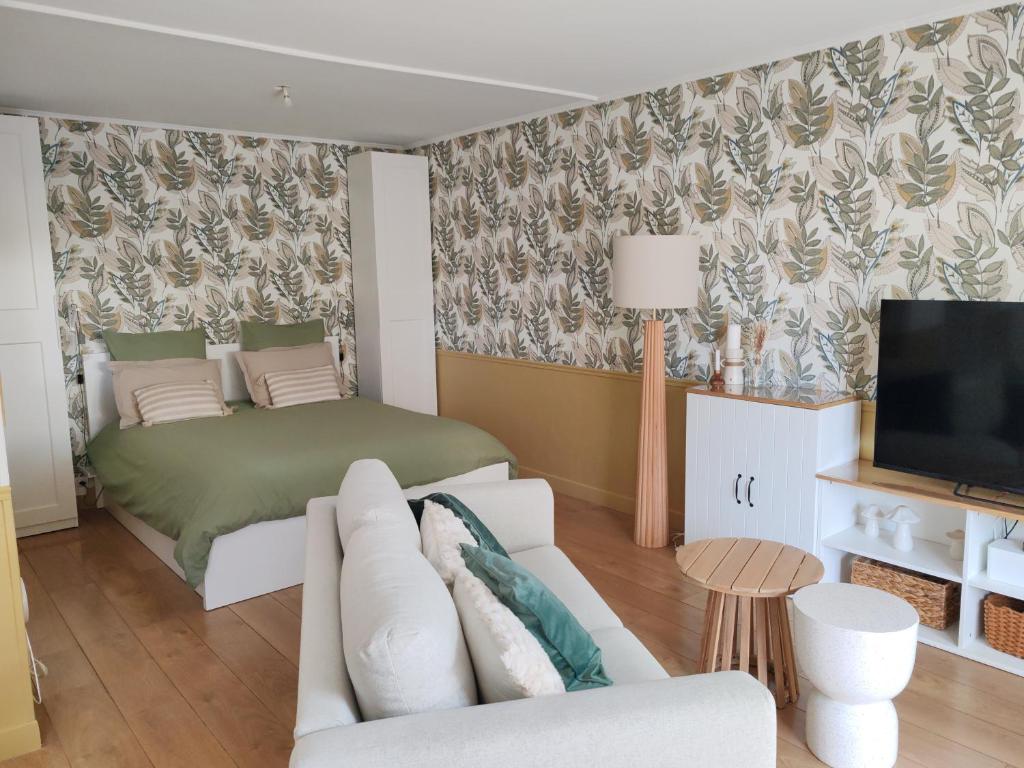 Studio avec coin nuit climatisé avec grande terrasse et parking au pied de la Marina et de la plage de Fréjus - 4