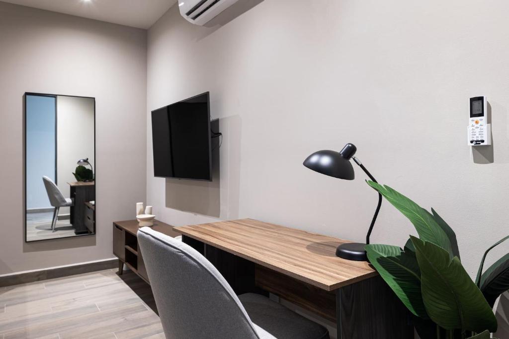 Modern Apartment with City Views and Pool Access - 4